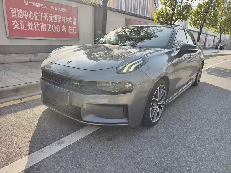 Lynk & Co 03