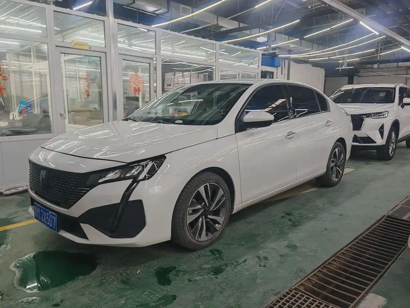 Peugeot 408