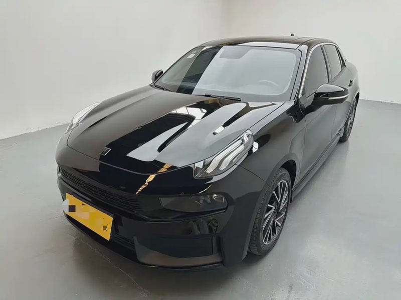 Lynk & Co 03