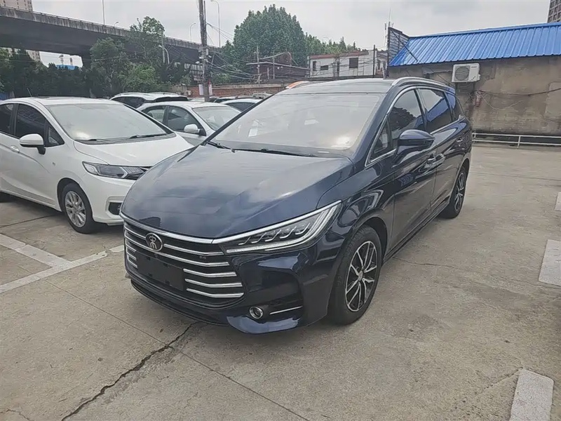 BYD MAX