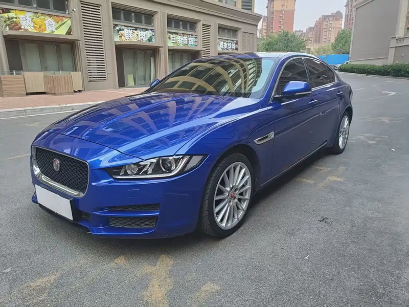 Jaguar XE