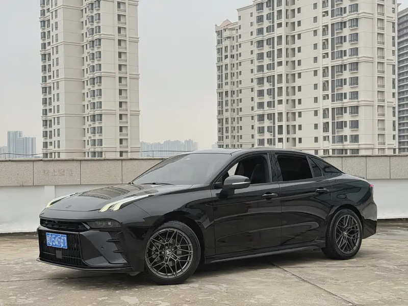 Lynk & Co 03