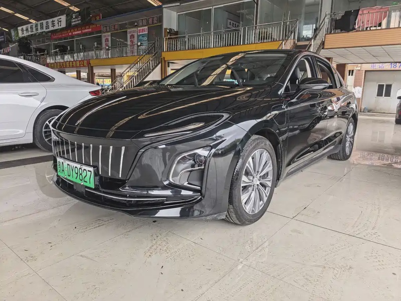 Hongqi E-QM5