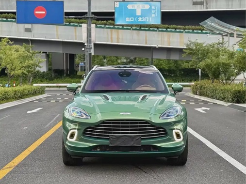 Aston Martin DBX 2022