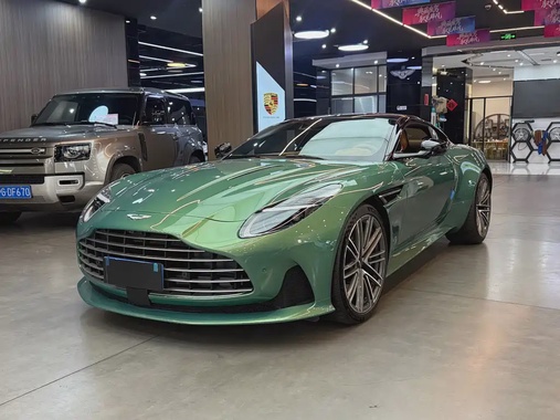 Aston Martin DB12 2024