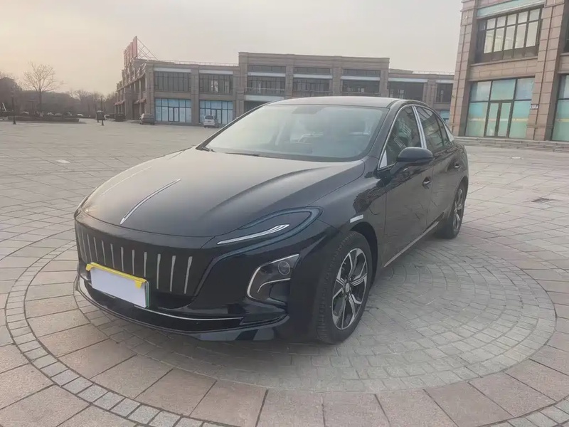 Hongqi E-QM5