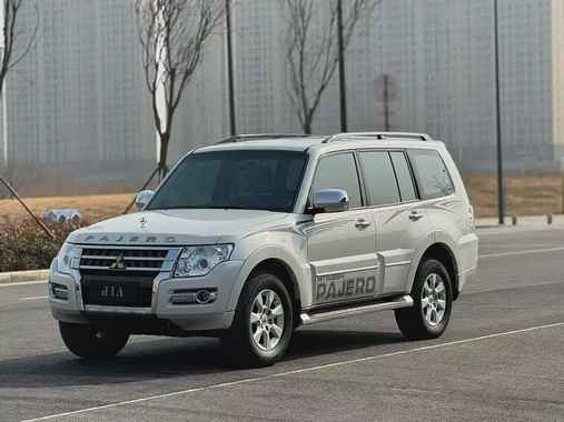 Mitsubishi Pajero 2020