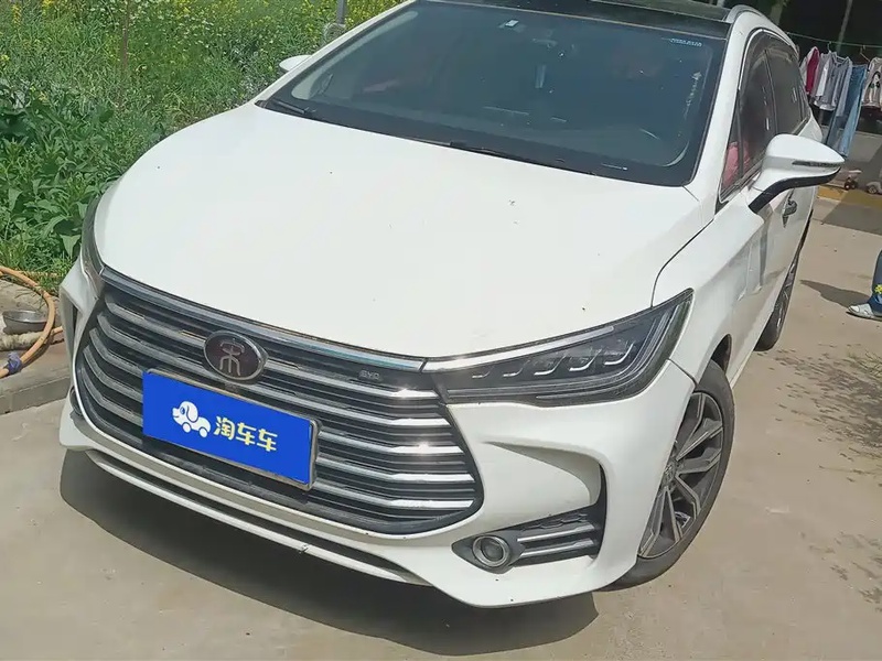 BYD MAX