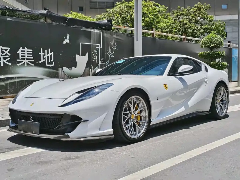 Ferrari 812