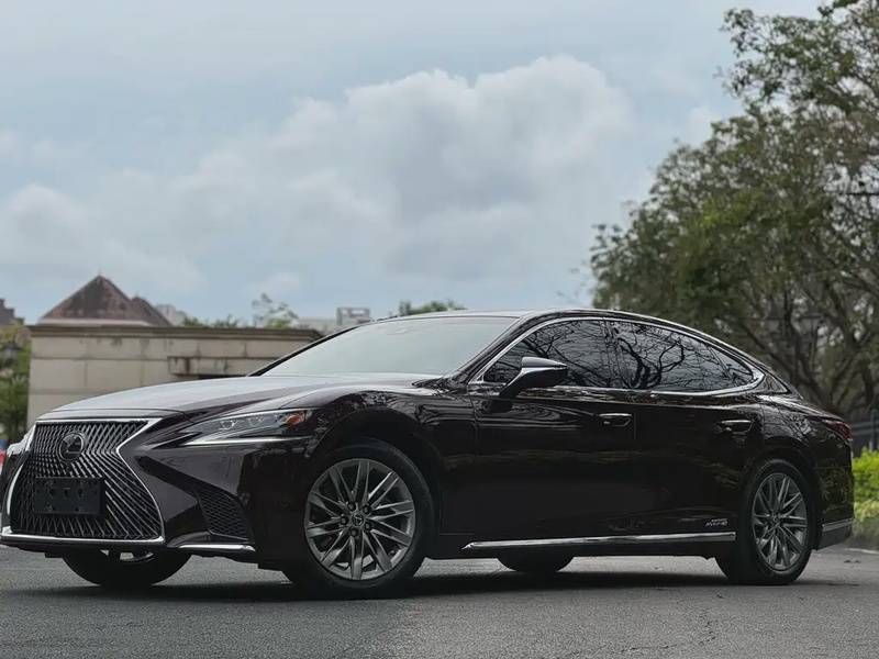 Lexus LS