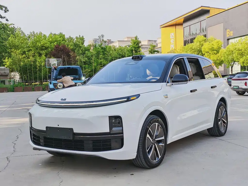 Li Auto L8