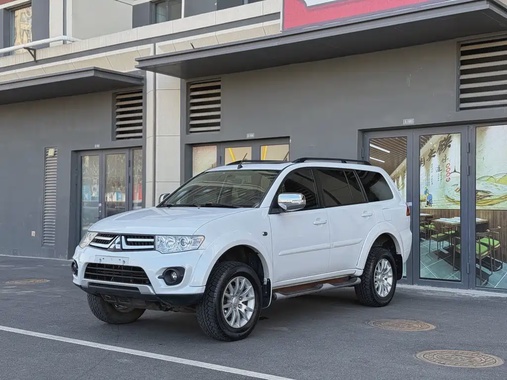 Mitsubishi Pajero Sport 2015