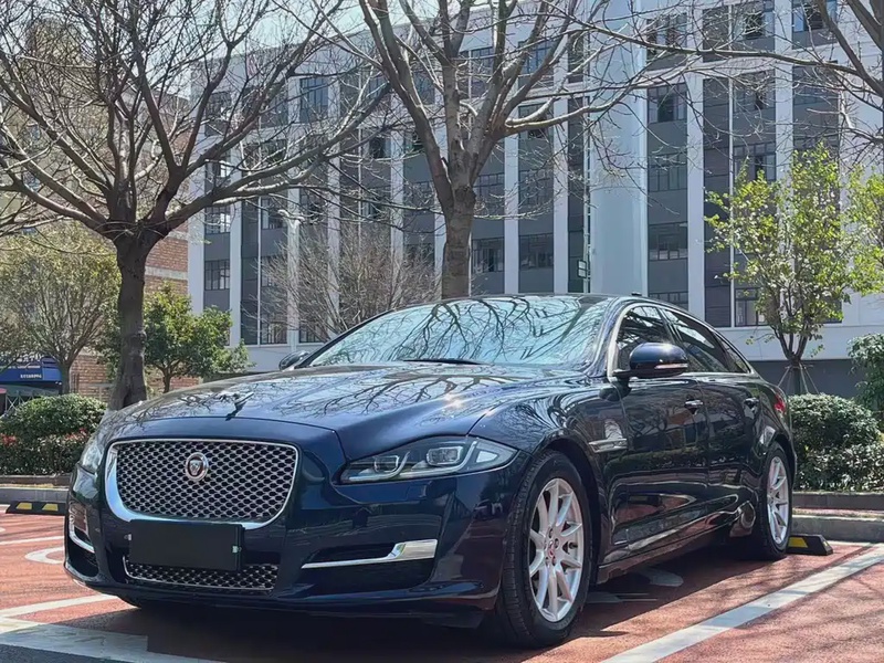 Jaguar XJ