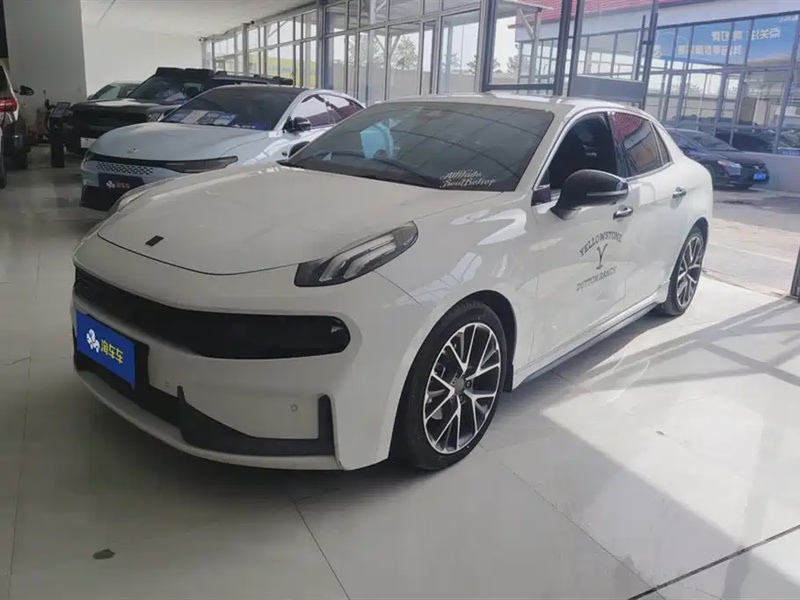 Lynk & Co 03