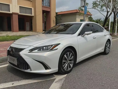 Lexus ES 2019