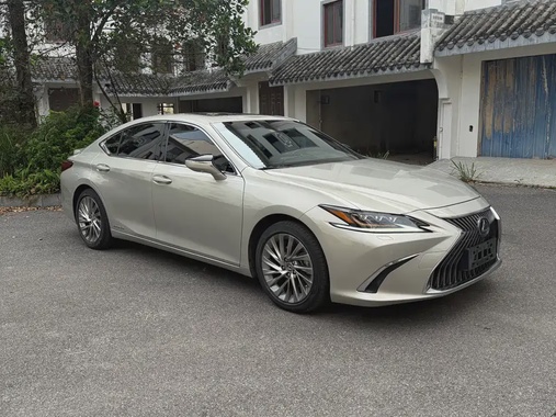 Lexus ES 2019