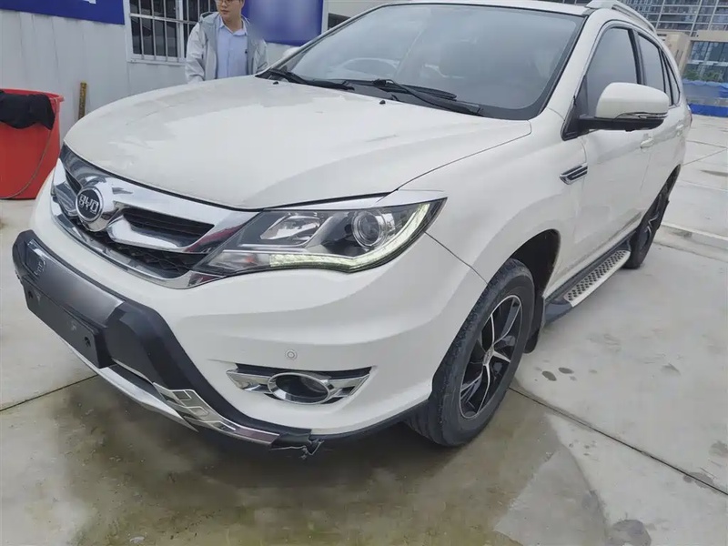 BYD S7