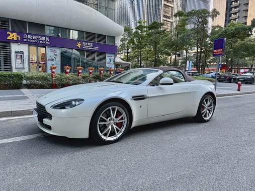 Aston Martin Vantage 2011