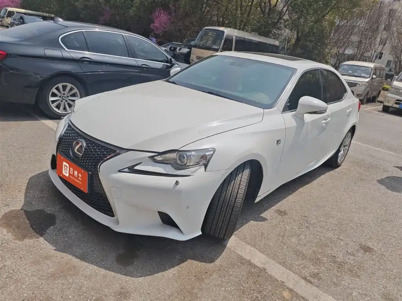 Lexus IS