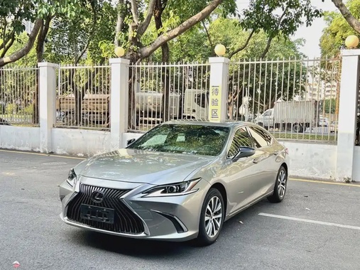 Lexus ES 2021