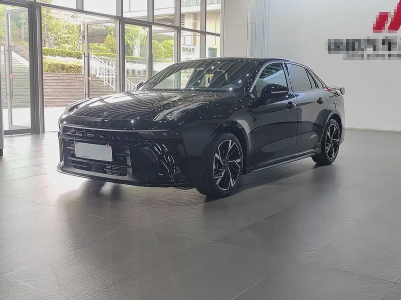 Lynk & Co 03
