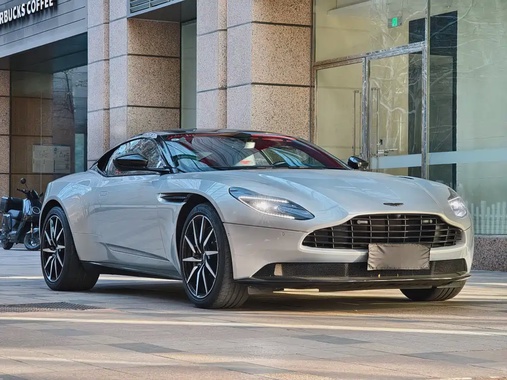 Aston Martin DB11 2022