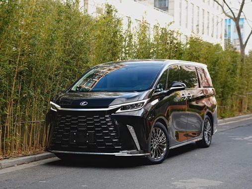 Lexus LM 2025