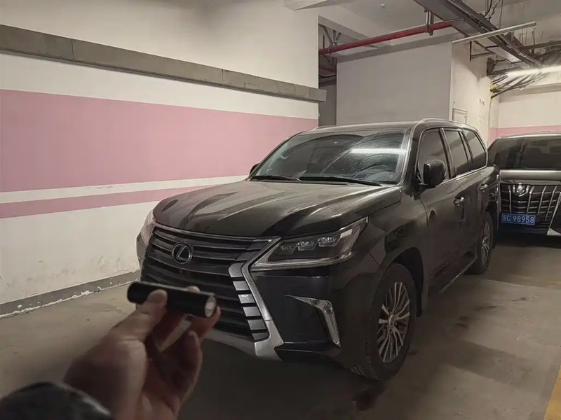 Lexus LX