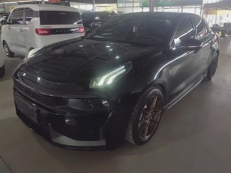 Lynk & Co 03