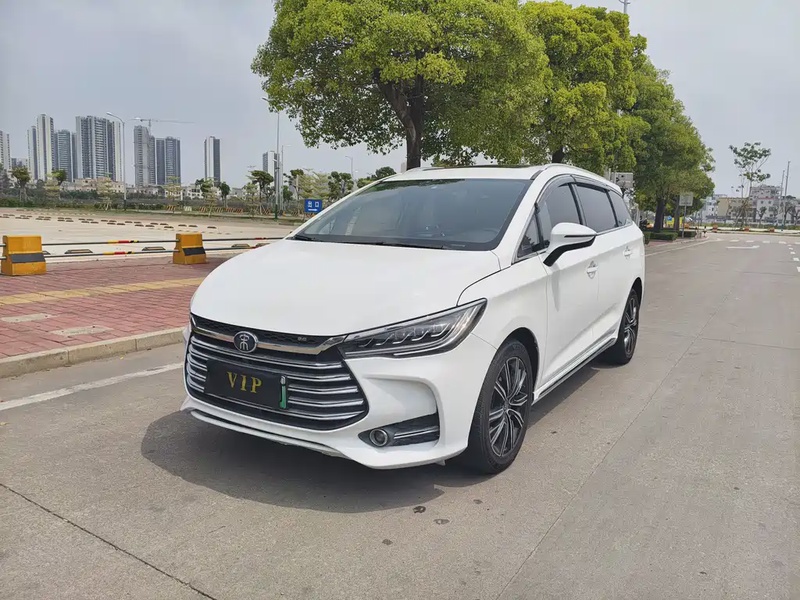 BYD MAX