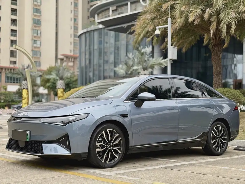 XPeng P5