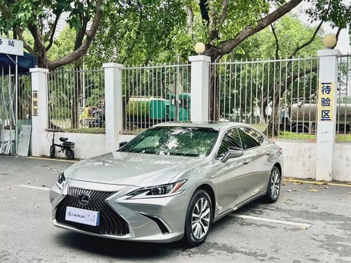 Lexus ES 2021