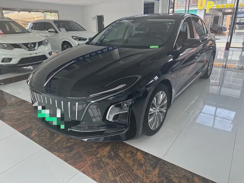 Hongqi E-QM5