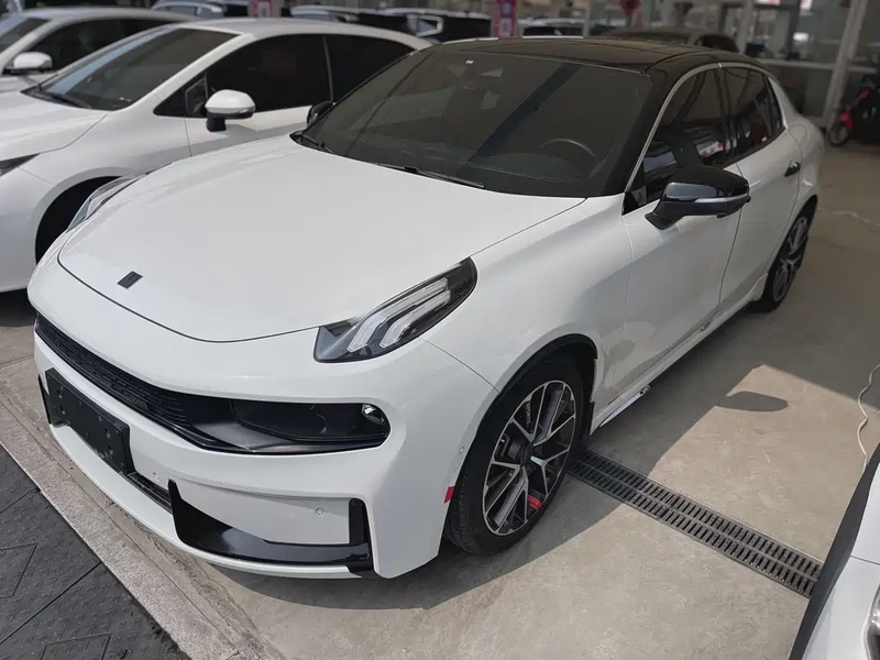 Lynk & Co 03