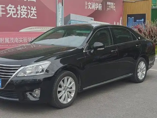 Toyota Crown 2013