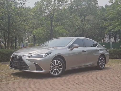 Lexus ES 2025