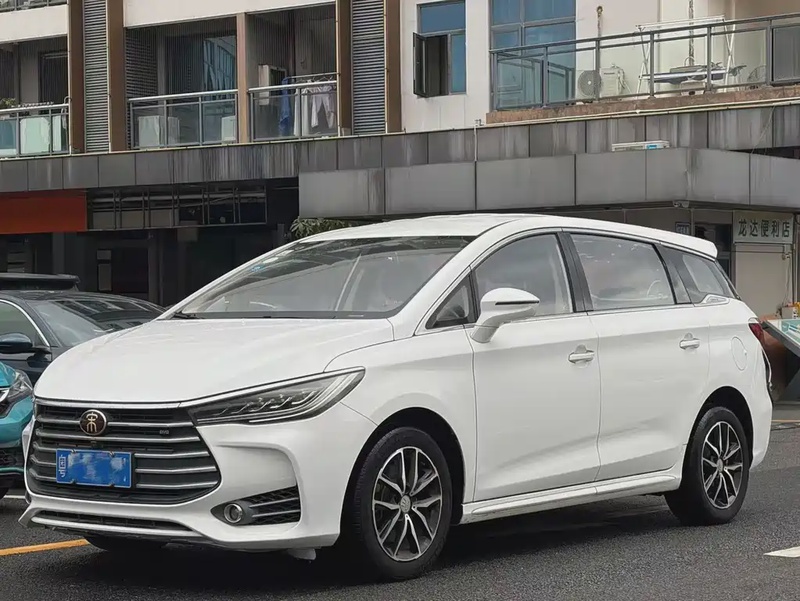 BYD MAX