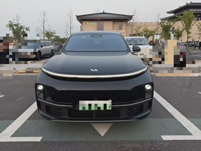 Li Auto L8