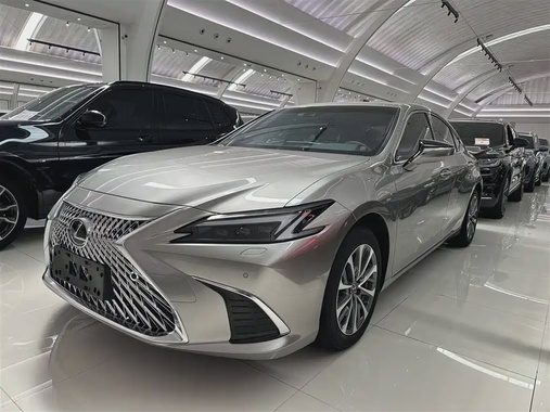 Lexus ES 2025