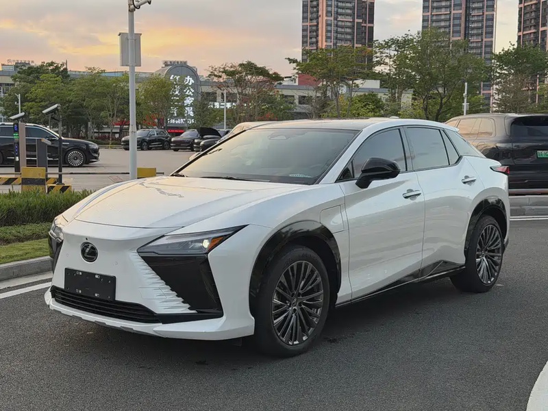Lexus RZ
