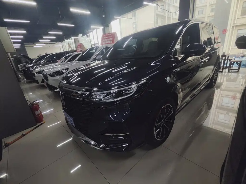 Roewe iMAX8