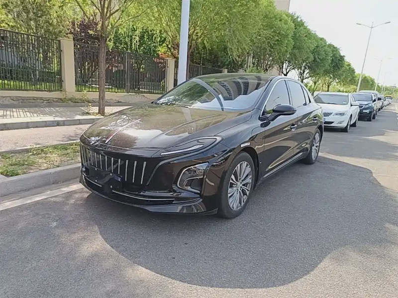 Hongqi E-QM5