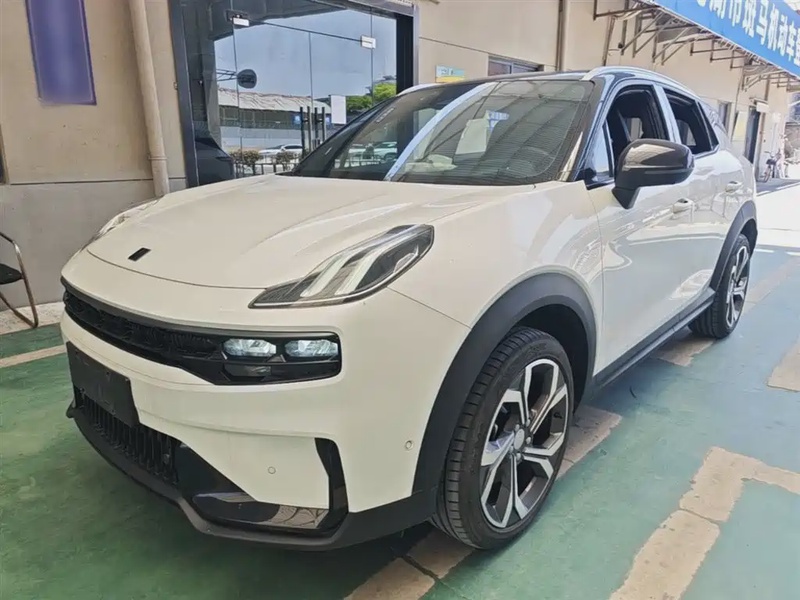 Lynk & Co 06
