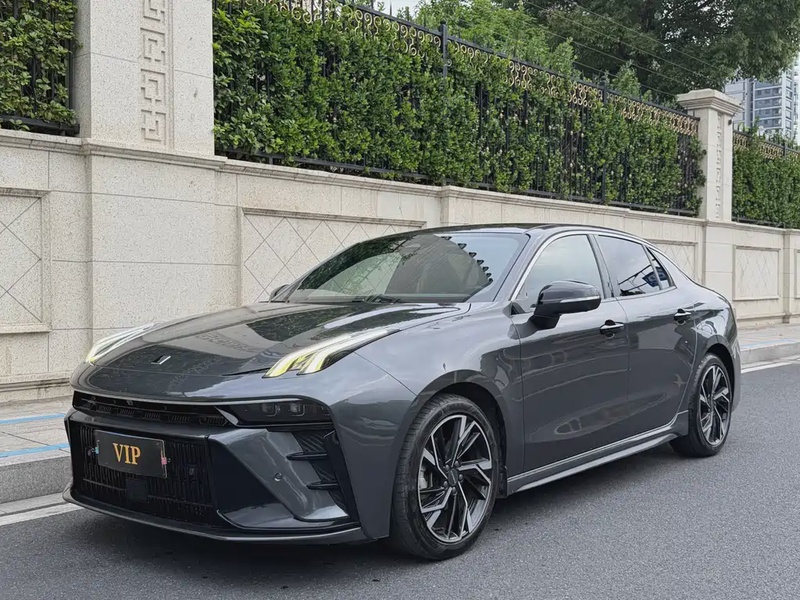 Lynk & Co 03