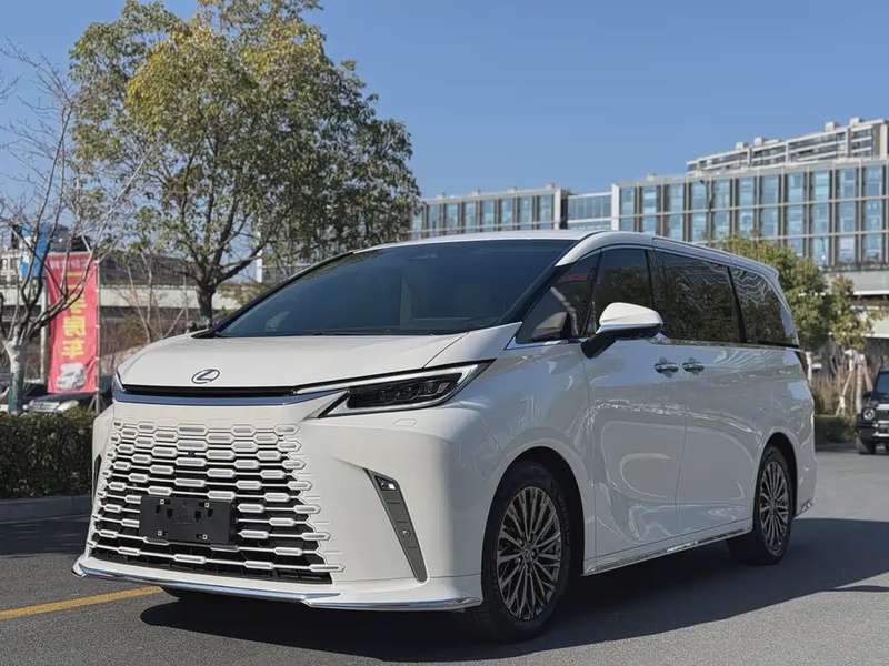Lexus LM