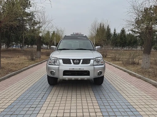 Nissan Paladin 2015