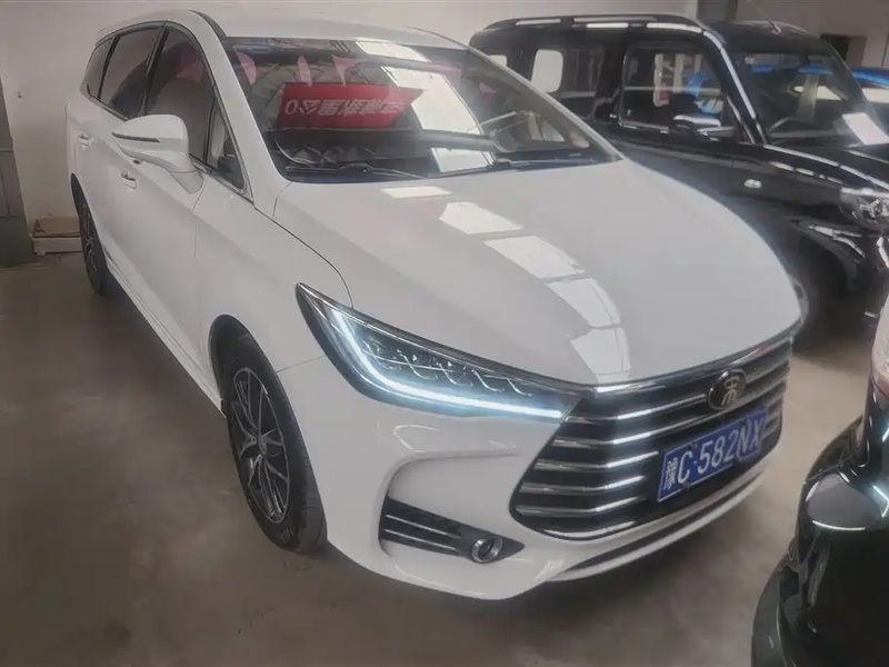 BYD MAX