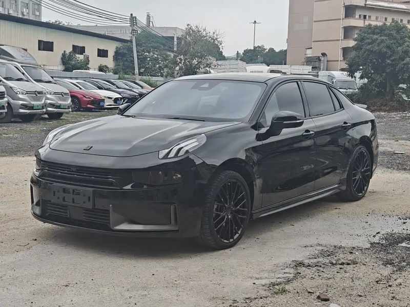 Lynk & Co 03