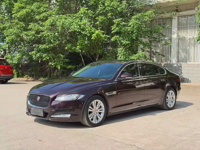 Jaguar XF