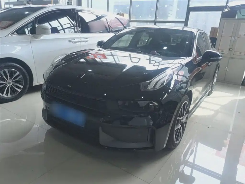 Lynk & Co 03